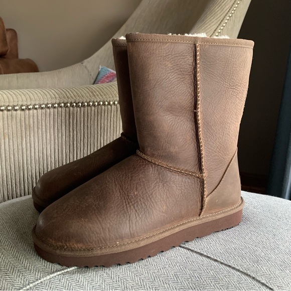 UGG Classic Short Leather - Picture 2 of 5